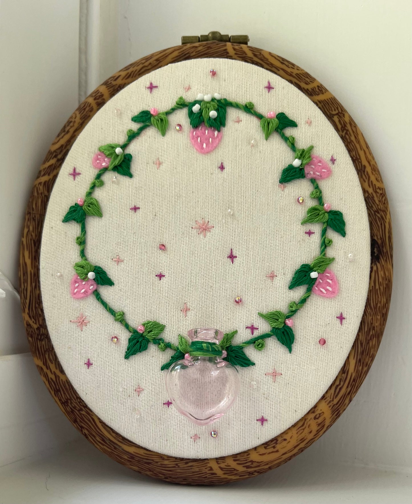 Strawberry Wreath Whisker Keeper